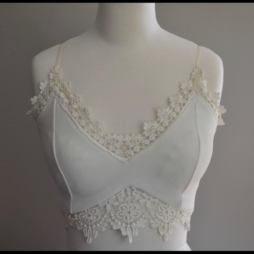 Windsor White Lace Crop Top Size Medium